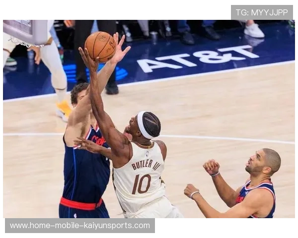 伦纳德低位转身，洛杉矶快船稳稳得分