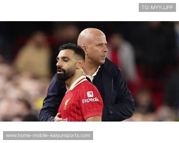 利物浦禁区制造混乱，萨拉赫抢先起脚