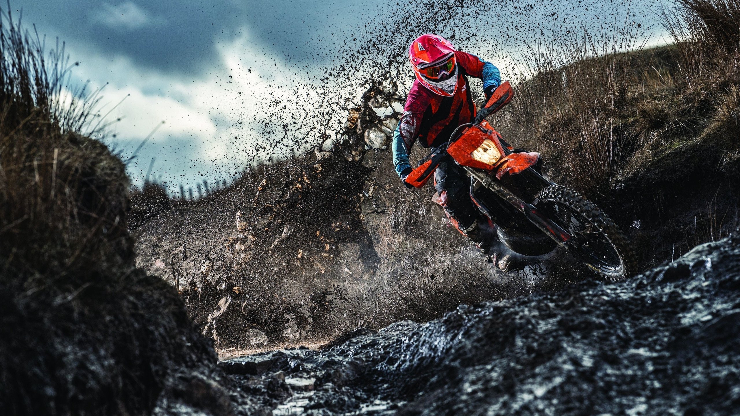 中国男篮加强团队配合训练，整体战术执行力明显提升，中国男篮队内训练